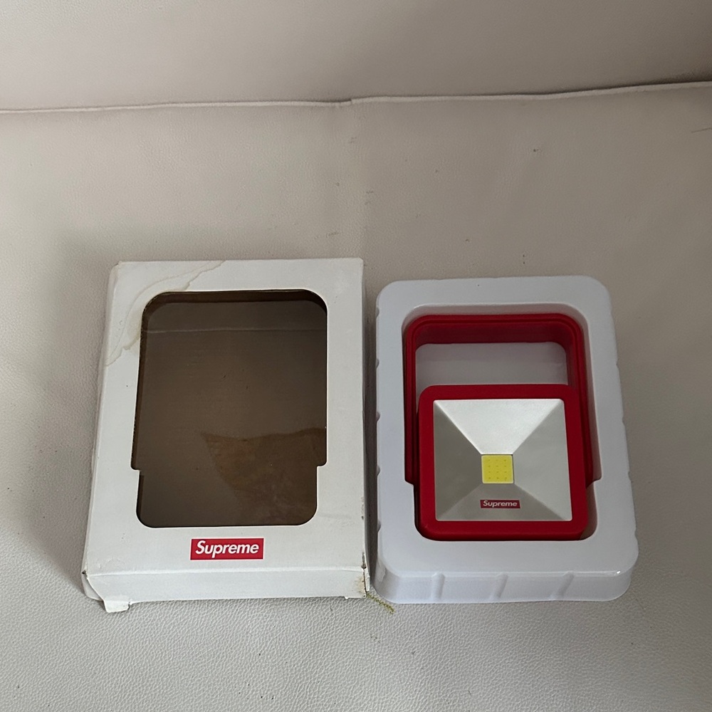 Supreme magnetic kickstand light
